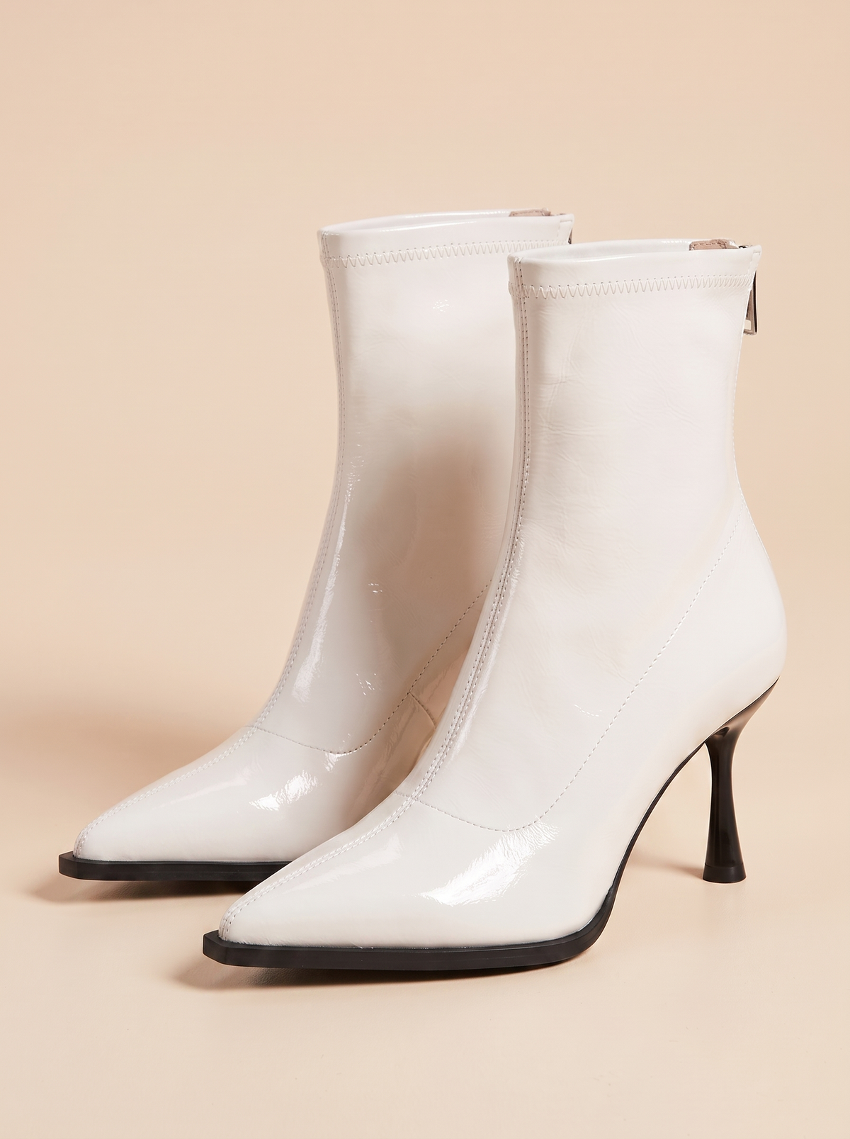 Sleek Bootie-Zapatos